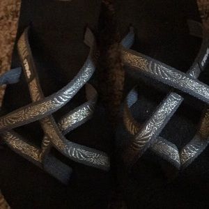 Teva metallic mush sandals 8 gold grey